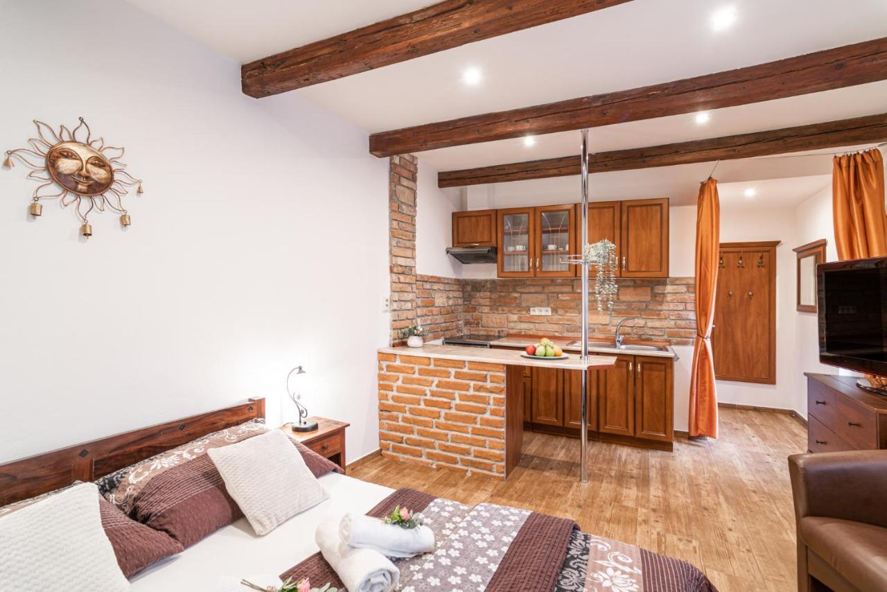 Apartmany In Veritas Mikulov Exterior photo